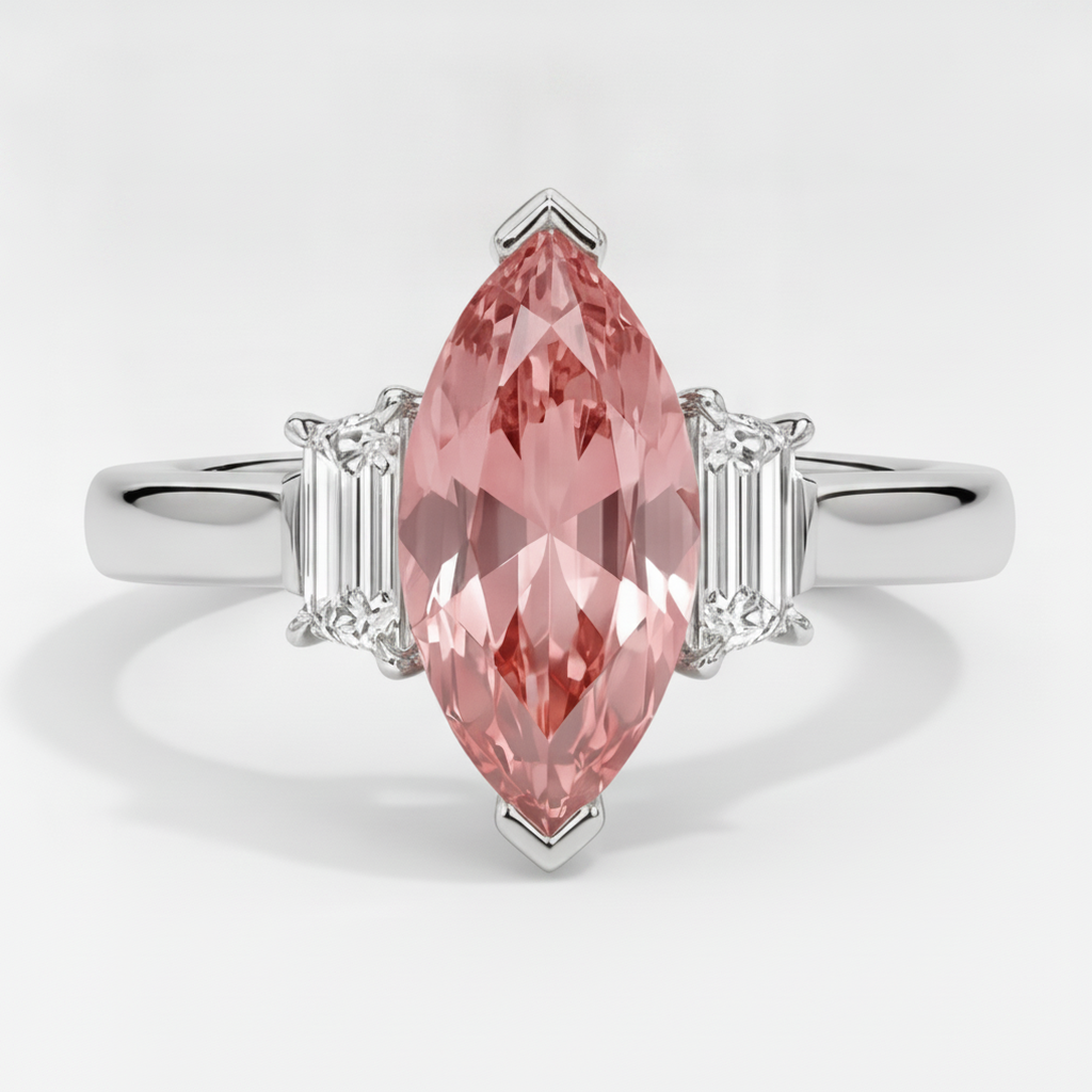Dreistein-Ring aus Platin mit echtem pfirsichfarbenem 3,1-Karat-Padparadscha-Saphir im Marquise-Schliff und weißen Baguettes