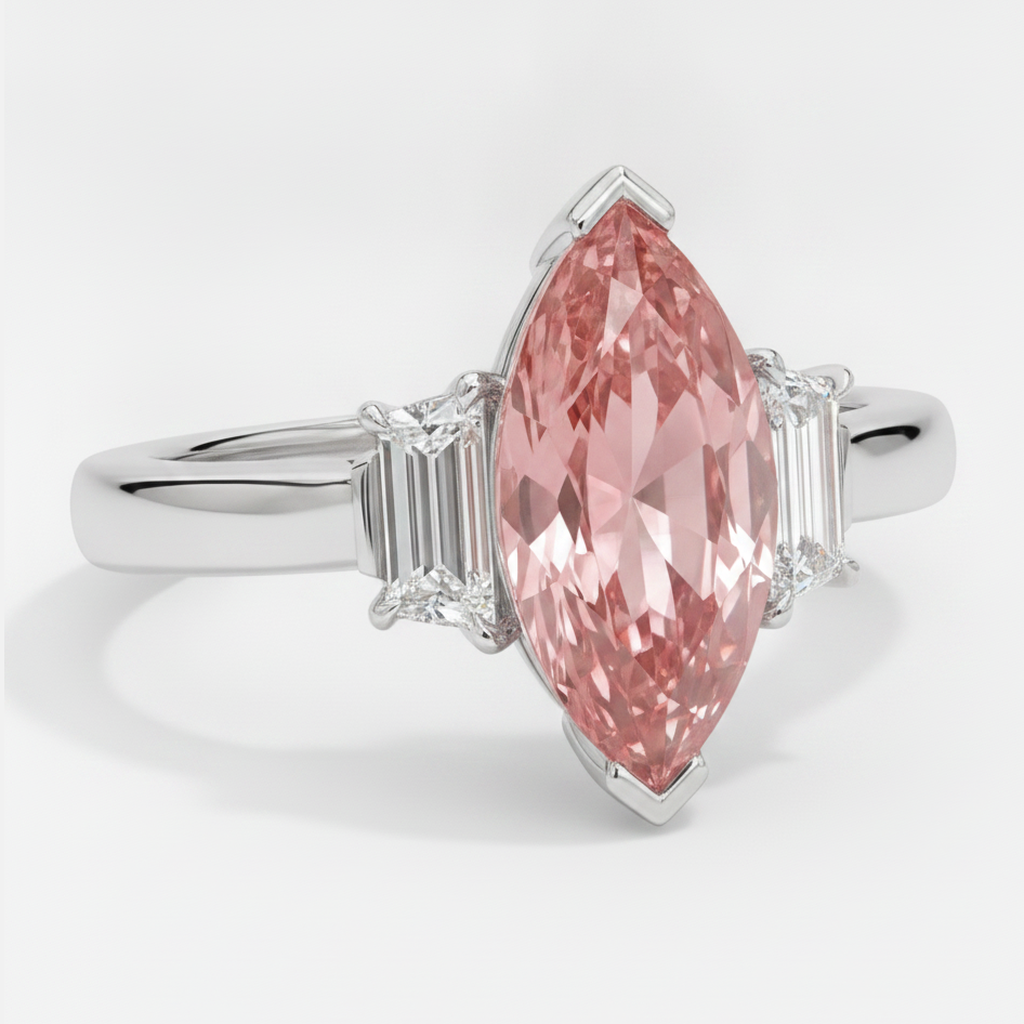 Dreisteinring aus Platin mit echtem pfirsichfarbenem Padparadscha-Saphir (3,1 Karat) im Marquise-Schliff und weißen Baguettes
