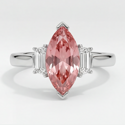 Dreistein-Ring aus Platin mit echtem pfirsichfarbenem 3,1-Karat-Padparadscha-Saphir im Marquise-Schliff und weißen Baguettes