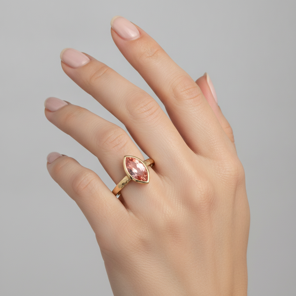 Pfirsich-Saphir Verlobungsring 2 Karat Natürlicher Marquise Padparadscha Lünette Solitär 14 Karat Gelbgold