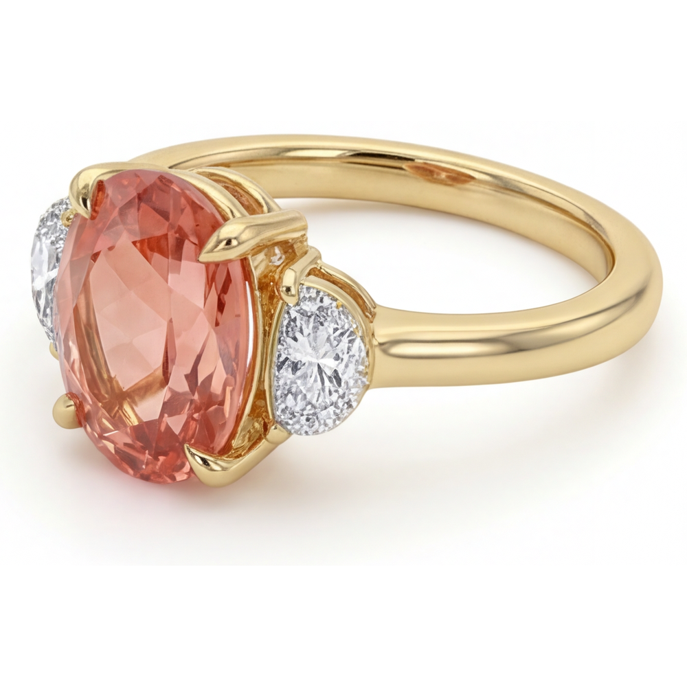 Dreisteinring aus 14 Karat Gelbgold mit echtem ovalem Pfirsich-Padparadscha-Saphir (2,9 Karat) und weißen Halbmonden