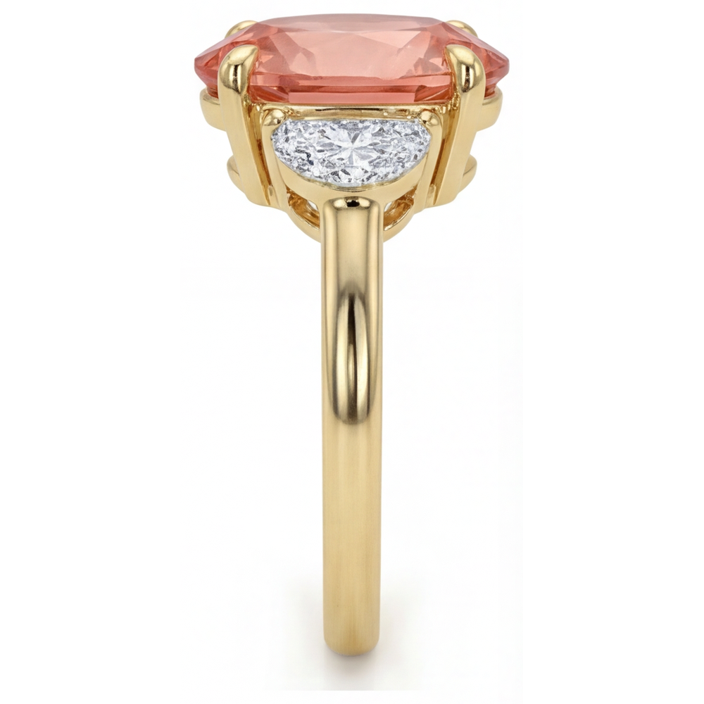 Pfirsich-Saphir-Verlobungsring 2,9 Karat, echter ovaler Padparadscha und weiße Halbmonde, Dreistein, 14 Karat Gelbgold