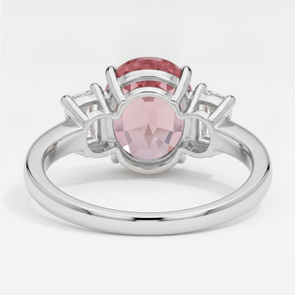 Padparadscha-Saphir-Dreistein-Ring aus Platin, 3,6 Karat, echtes Oval und weiße Trapeze