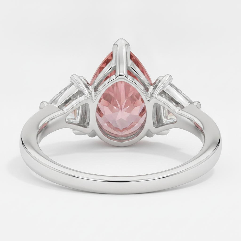 Padparadscha-Saphir-Ring 3,6 Karat Echter Tropfenschliff und weiße Trillanten Dreistein Platin