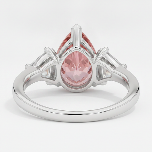 Padparadscha-Saphir-Ring 3,6 Karat Echter Tropfenschliff und weiße Trillanten Dreistein Platin