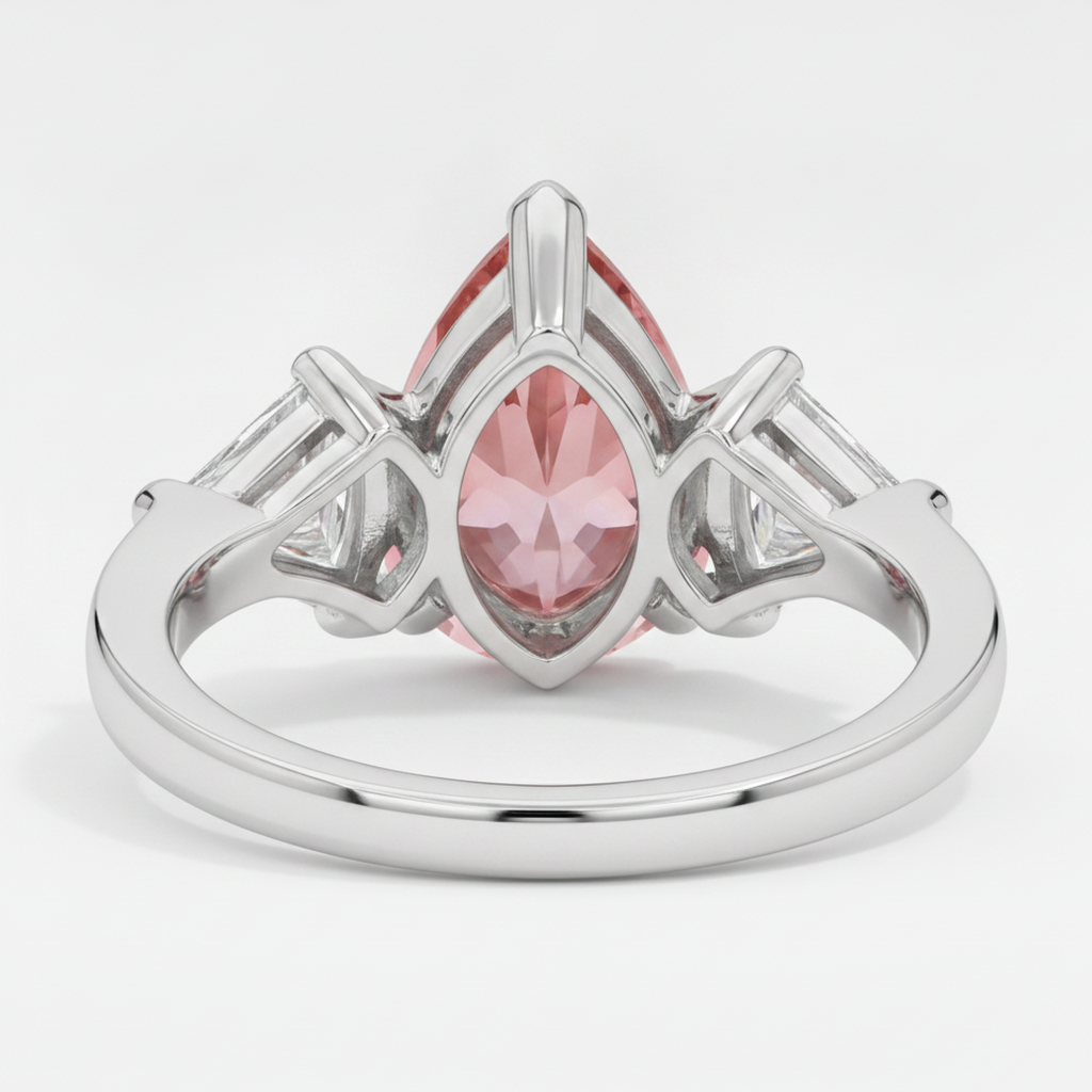 Padparadscha-Saphir-Dreisteinring aus Platin, 3,6 Karat, echter Tropfenschliff und weiße Trillanten