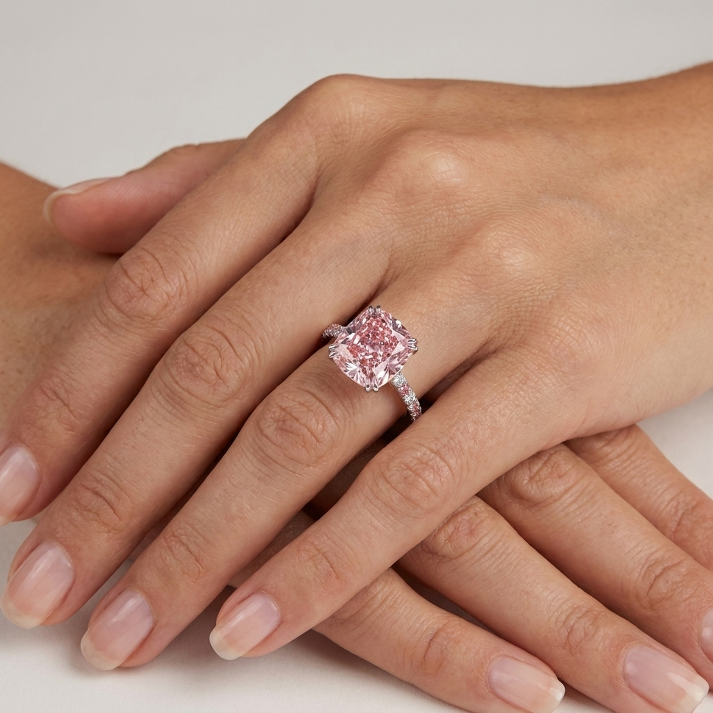 Jubiläumsring mit rosa Diamant im Kissenschliff, 4,4 Karat