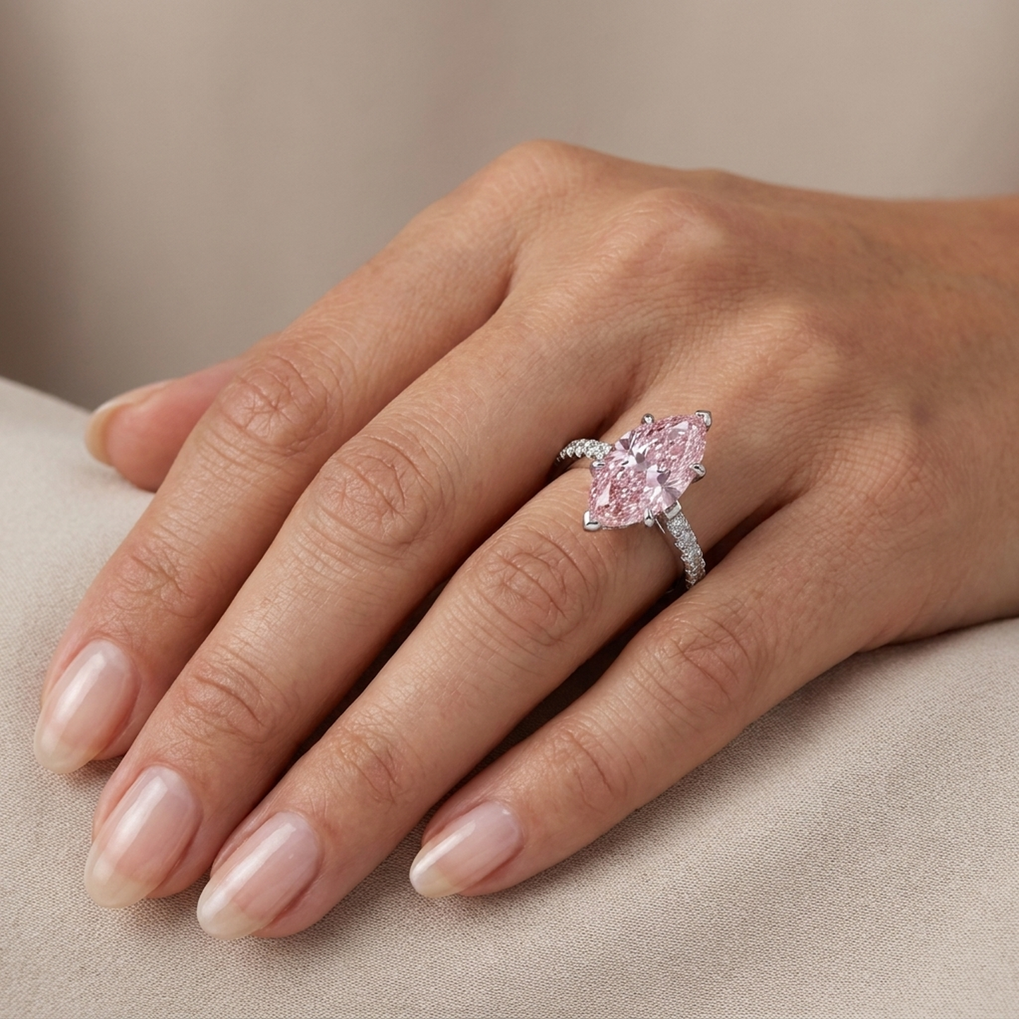 Rosa Diamantring, 2,1 Karat, Marquise-Schliff