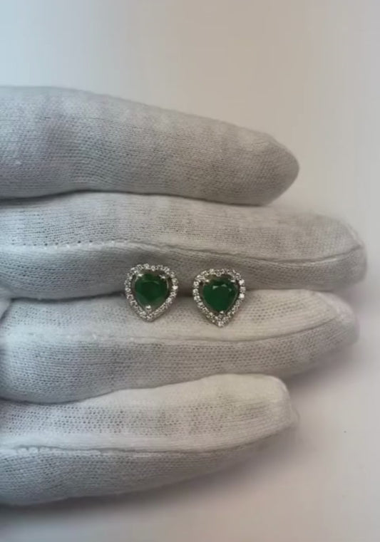 3,80-Karat-Smaragd im Herzschliff mit echten runden Diamant-Ohrsteckern