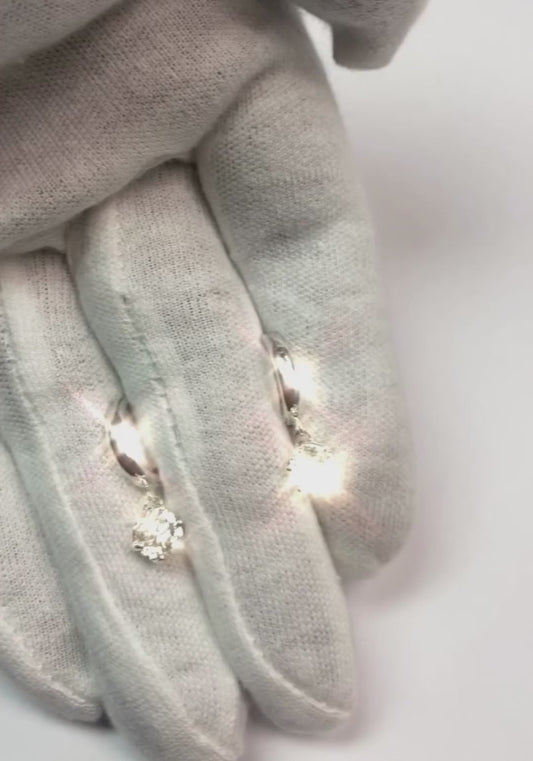 Diamant-Tropfenohrring mit 6 Krappen im Rundschliff, 2 Karat Weißgold