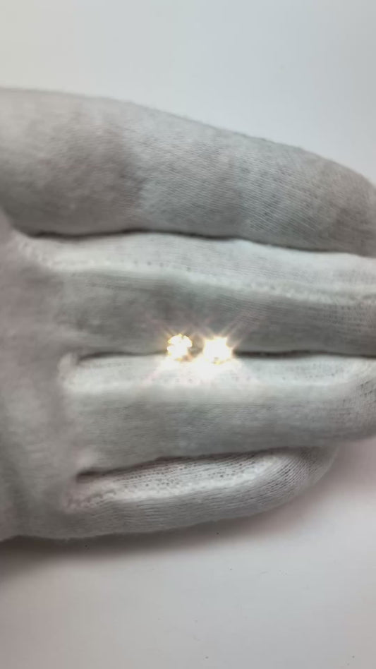 Krappenbesetzter runder Natürlich Aus der Erde Abgebauter Natürlicher Diamant-Ohrstecker im Brillantschliff von 0,74 kt