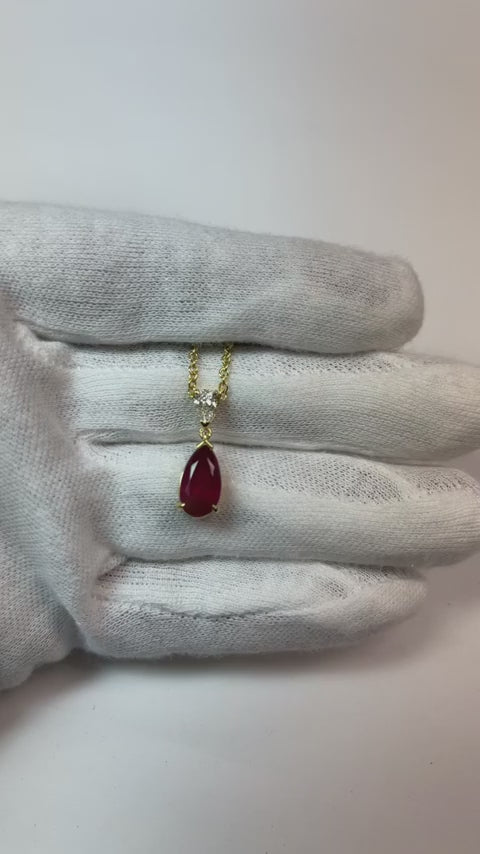 3,50 ct Birnenschliff Roter Rubin Aus der Erde Abgebauter Natürlicher Diamant Anhänger Halskette Weißgold
