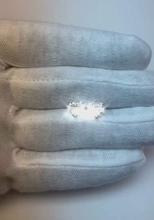 Echte 3ct-Diamant-Ohrstecker im Herzschliff aus Weißgold in Krappenfassung