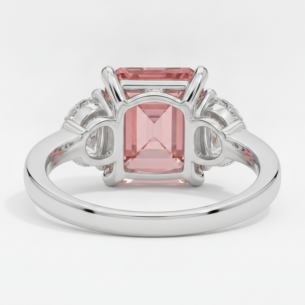 Padparadscha-Saphir-Ring 3,6 Karat, natürlicher Radiant-Schliff und weiße Halbmonde, Dreistein, Platin