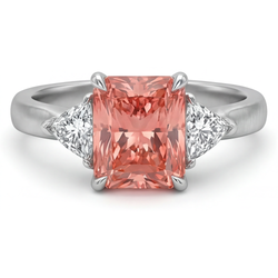 Dreistein-Ring mit echtem Padparadscha-Saphir 2,9 Karat im Radiant-Schliff und weißen Trillanten, 14 Karat Gold