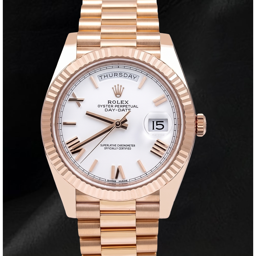 Rolex Day-Date 228235 40 mm Roségold-Uhr mit weißem Zifferblatt und römischen Ziffern