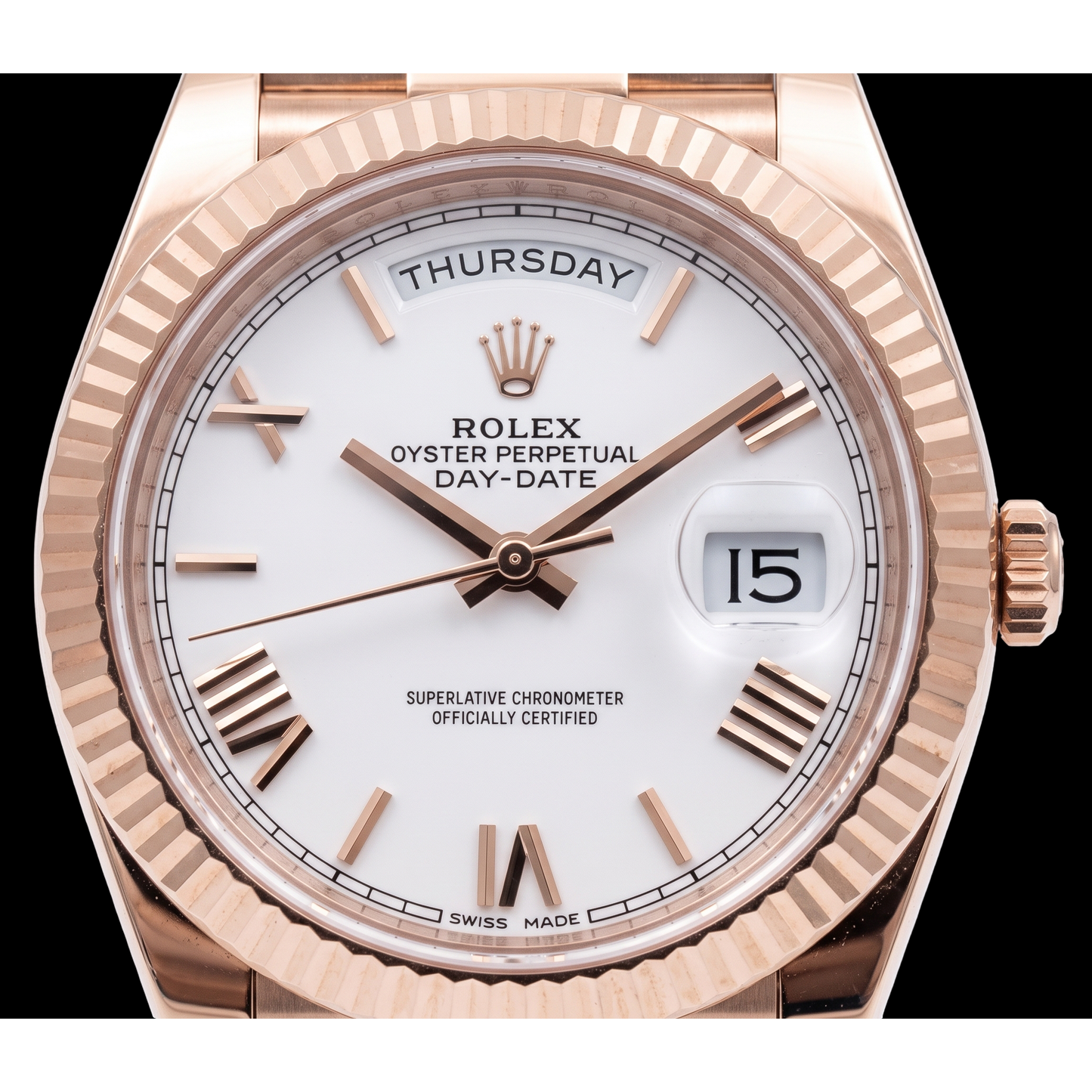 Rolex Day-Date 228235 40 mm Roségold-Uhr mit weißem Zifferblatt und römischen Ziffern