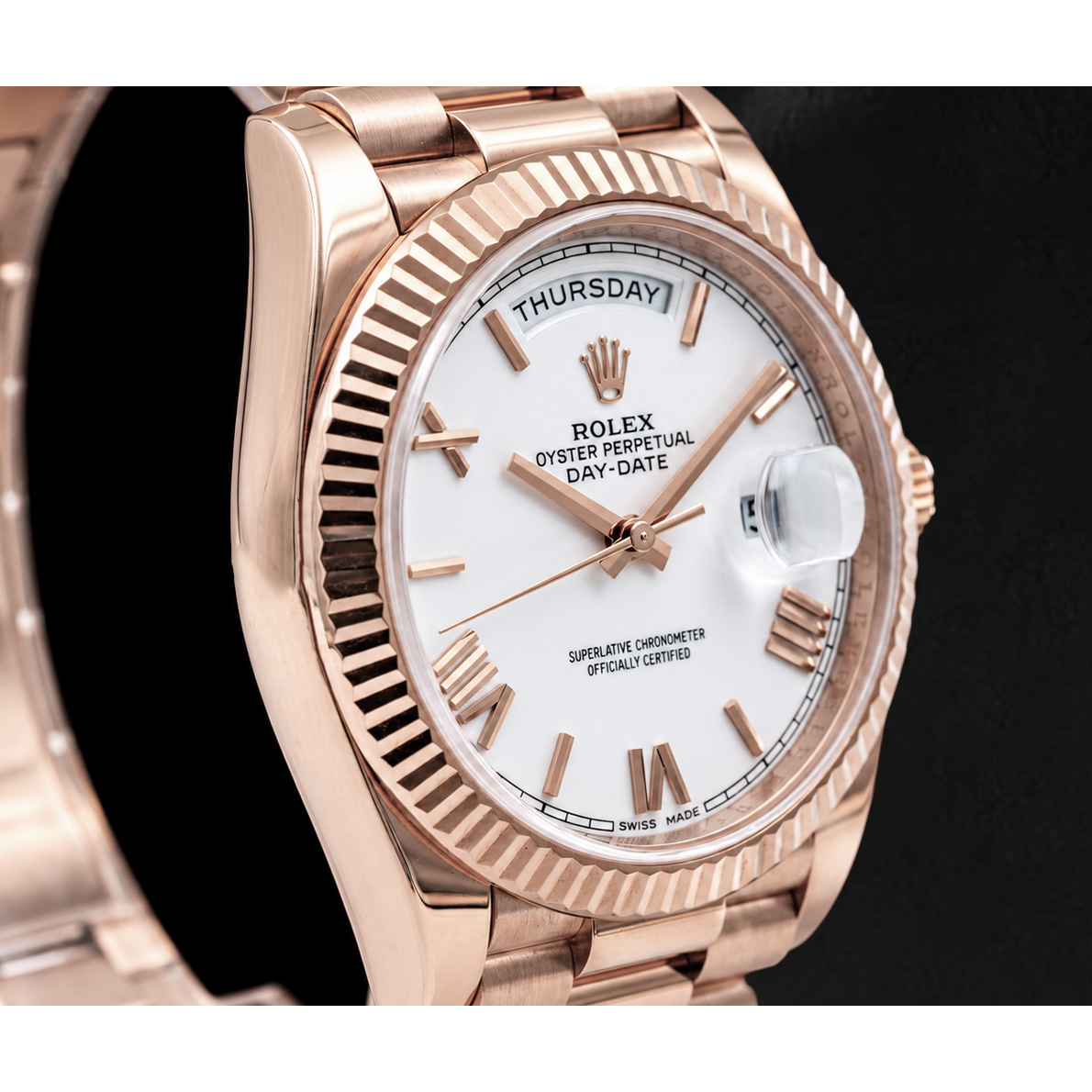 Rolex Day-Date 228235 40 mm Roségold-Uhr mit weißem Zifferblatt und römischen Ziffern