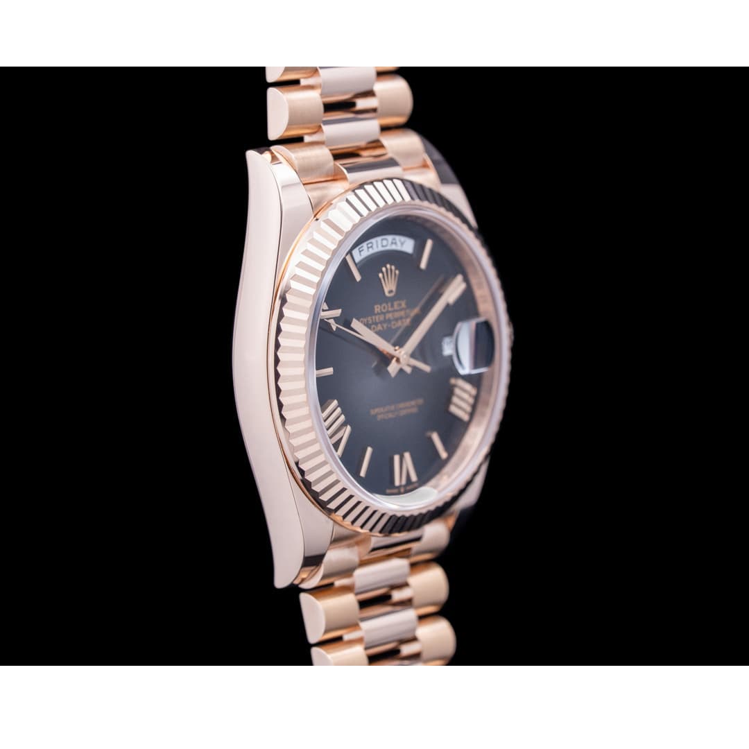 Rolex Day-Date 228235 40 mm Uhr aus Roségold mit schwarzem römischem Zifferblatt