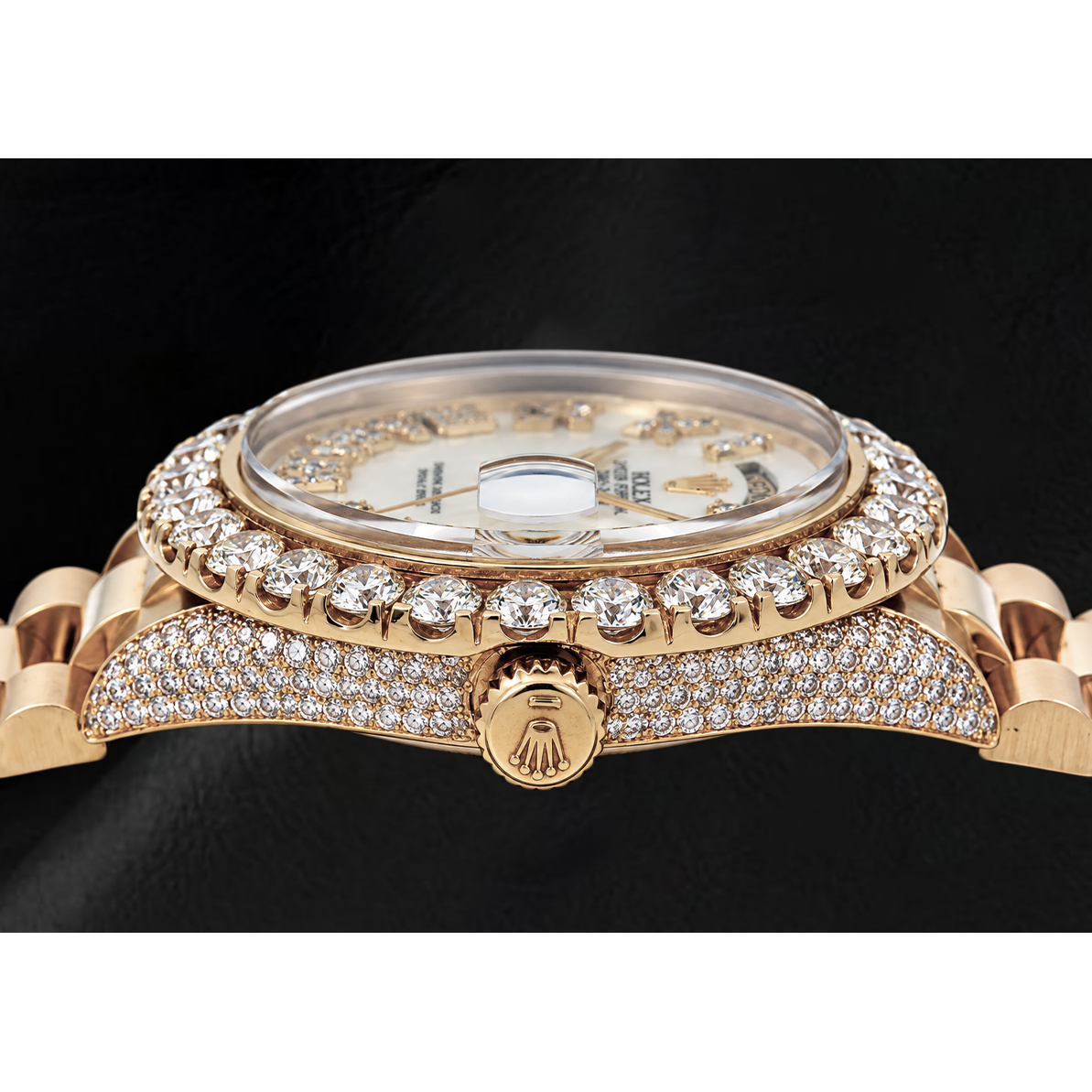 Rolex Day-Date 36 mm 1803 Gelbgold Uhr mit weißem Perlmutt-Diamantzifferblatt und römischen Ziffern
