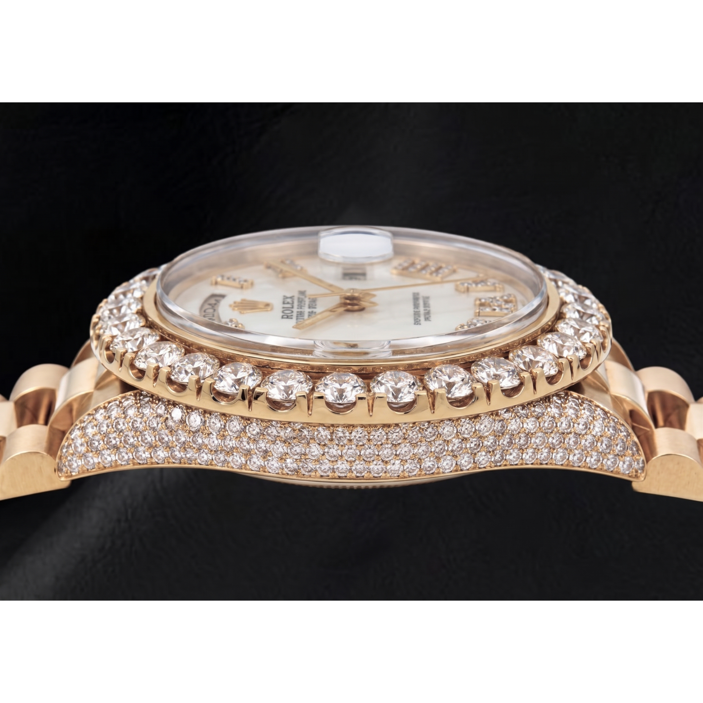 Rolex Day-Date 36 mm 1803 Gelbgold Uhr mit weißem Perlmutt-Diamantzifferblatt und römischen Ziffern