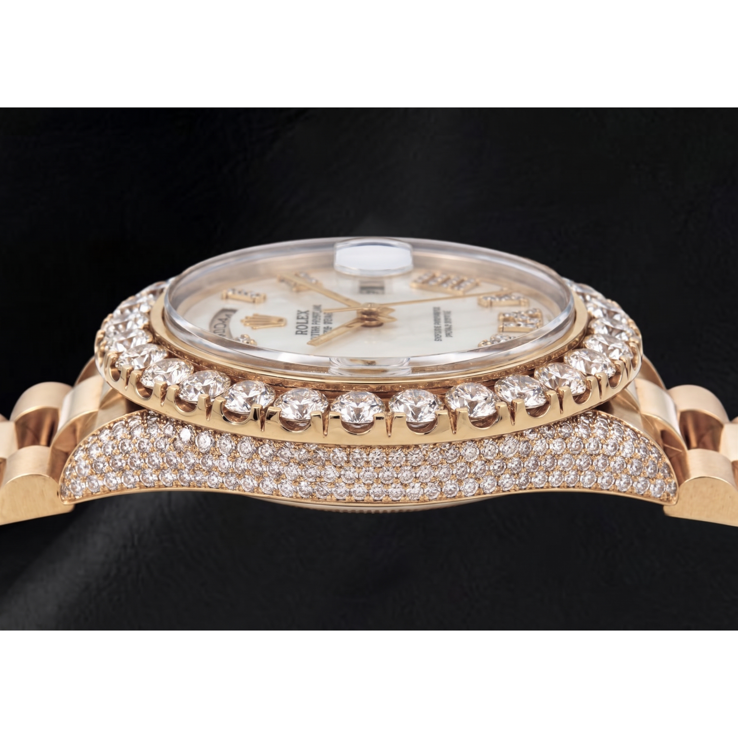 Rolex Day-Date 36 mm 1803 Gelbgold Uhr mit weißem Perlmutt-Diamantzifferblatt und römischen Ziffern