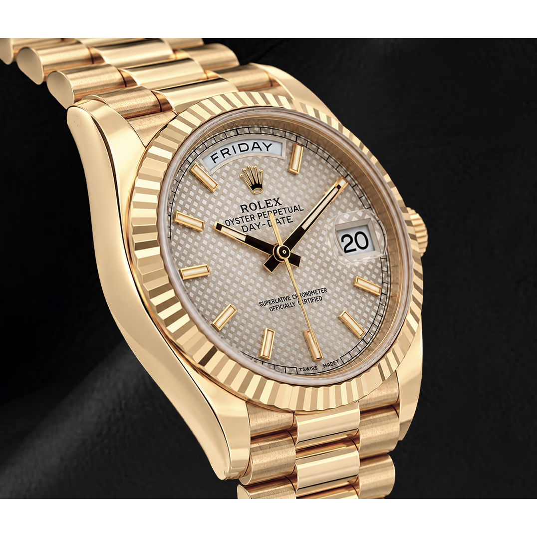 Rolex Day-Date 40 mm 228238 Uhr aus Gelbgold mit silbernem Motiv-Zifferblatt und President-Armband
