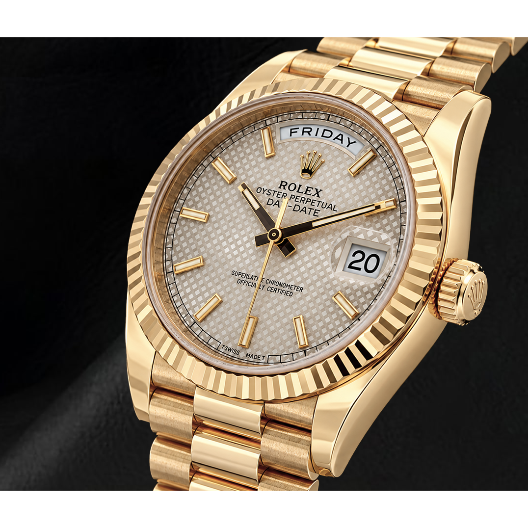 Rolex Day-Date 40 mm 228238 Uhr aus Gelbgold mit silbernem Motiv-Zifferblatt und President-Armband