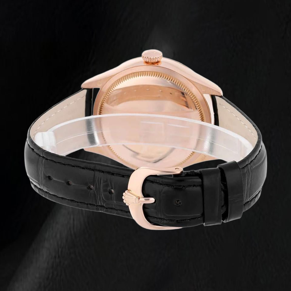 Rolex Oyster Perpetual 50515 39 mm Uhr aus Roségold, silbernes Zifferblatt mit Stabindizes, schwarzes Lederarmband