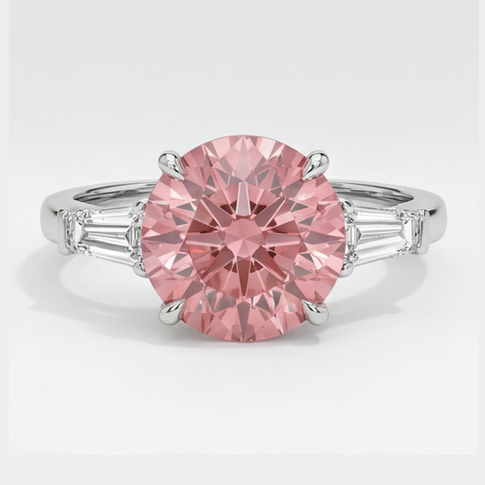 Padparadscha-Saphir-Ring 3,1 Karat Echter Rundschliff und weiße Baguettes Drei-Stein Platin