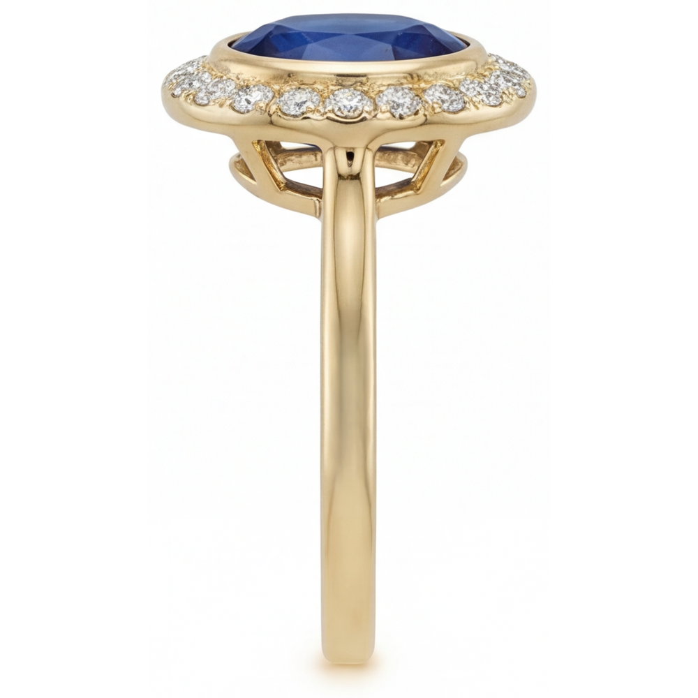 Oval-Schliff Royalblauer Saphir Ring in 14 Karat Gelbgold – Profilansicht