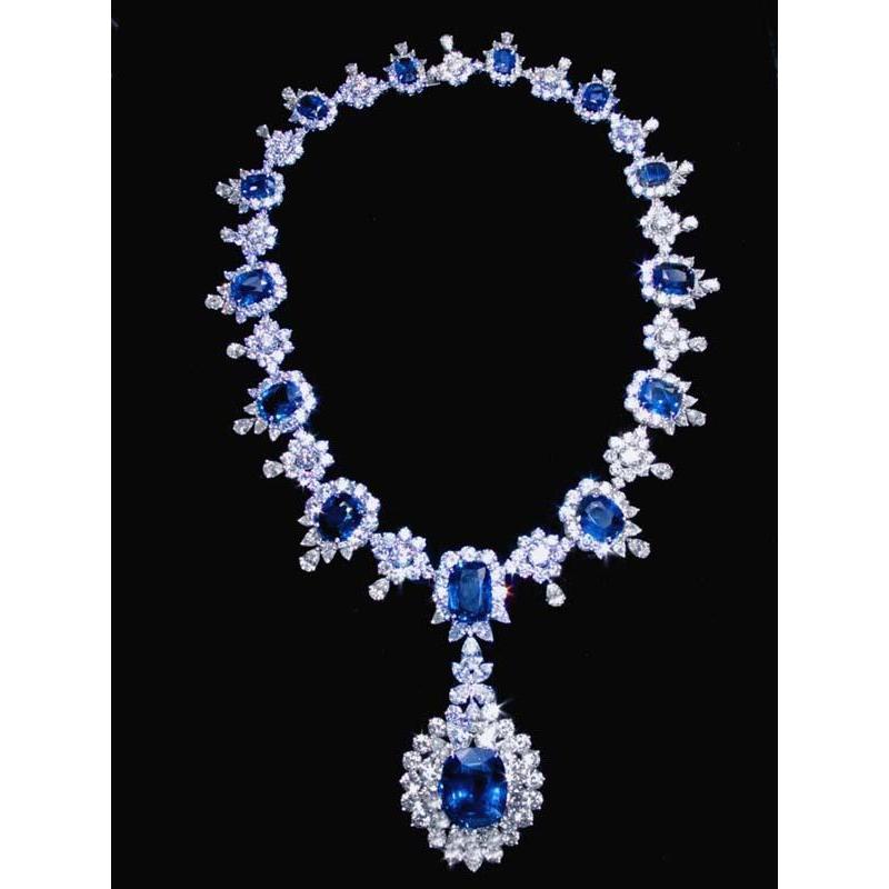 130.10 ct Ceylon Saphir weiße Diamanten Brauthalskette
