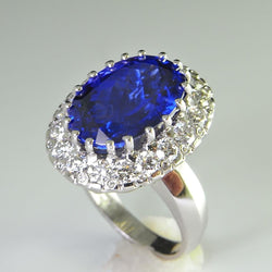 14K Weißgold, 15 Kt. Großer Tansanit-Ring mit kleinen Aus der Erde Abgebauter Natürlicher Diamanten Neu