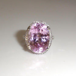 22.50 Karat Ovaler Schnitt Pink Kunzit Und Aus der Erde Abgebauter Natürlicher Diamant Ring Weißgold 14K