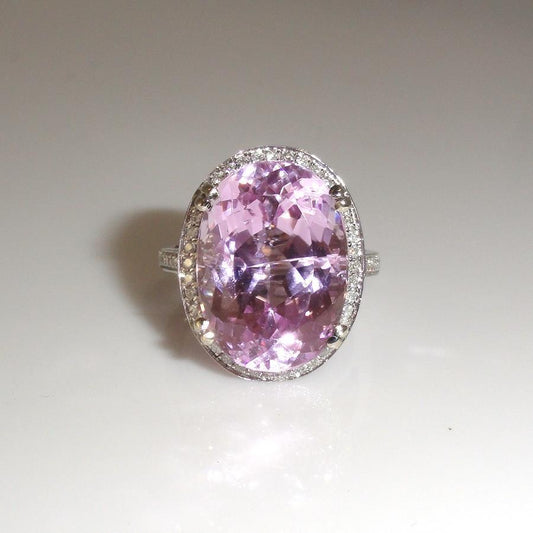 22.50 Karat Ovaler Schnitt Pink Kunzit Und Aus der Erde Abgebauter Natürlicher Diamant Ring Weißgold 14K