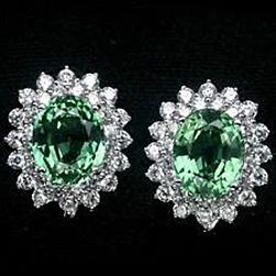 2,60 karat oval cut halo grüner saphir und diamant ohrstecker