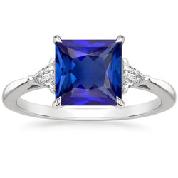 3 Steine Ring Prinzessin Blauer Saphir & Aus der Erde Abgebauter Natürlicher Diamanten im Trillion-Schliff 5,50 Karat