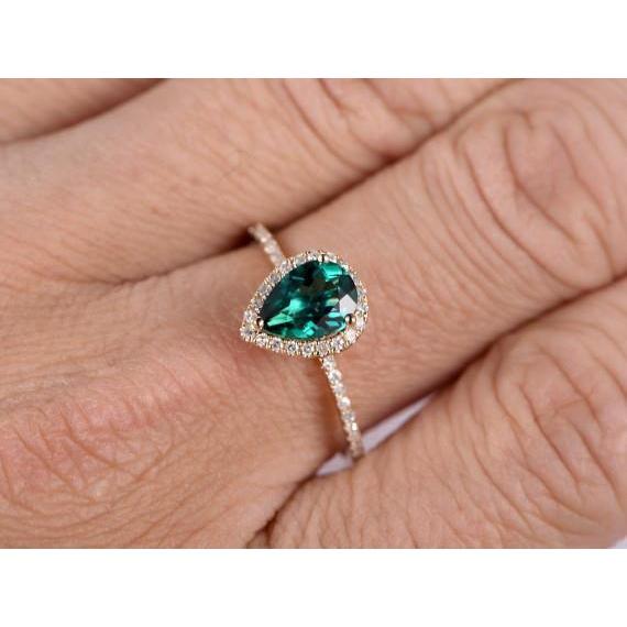 3,95 ct Birnenförmiger grüner Smaragd mit Diamant-Verlobungsring