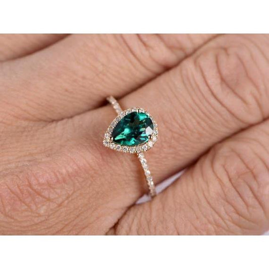 3,95 ct Birnenförmiger grüner Smaragd mit Aus der Erde Abgebauter Natürlicher Diamant-Verlobungsring