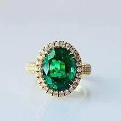 4 Karat Ovalschliff grüner Smaragd mit Halo-Diamantring 14K Gelbgold