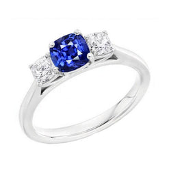 Blauer Saphir Drei-Steine-Ring & Kissen Aus der Erde Abgebauter Natürlicher Diamanten 2 Karat Gold 14K