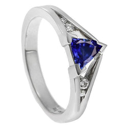 Aus der Erde Abgebauter Natürlicher Diamantschmuck Trillion Blauer Saphir Ring 1,25 Karat 5 Steine Stil