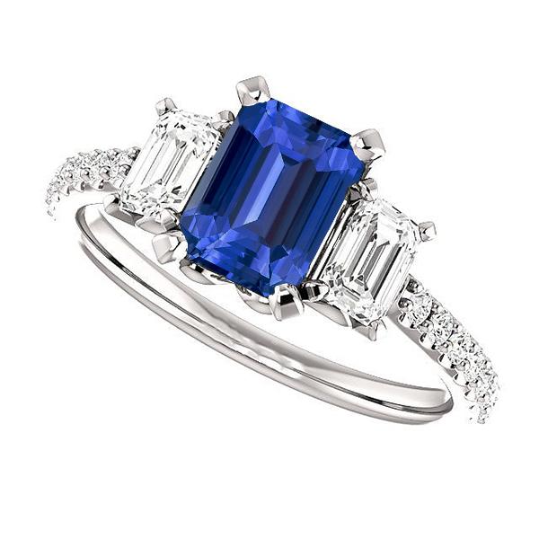 Drei-Stein-Smaragd-Saphir-Ring mit akzentuierten Diamanten 4,50 Karat - harrychadent.de