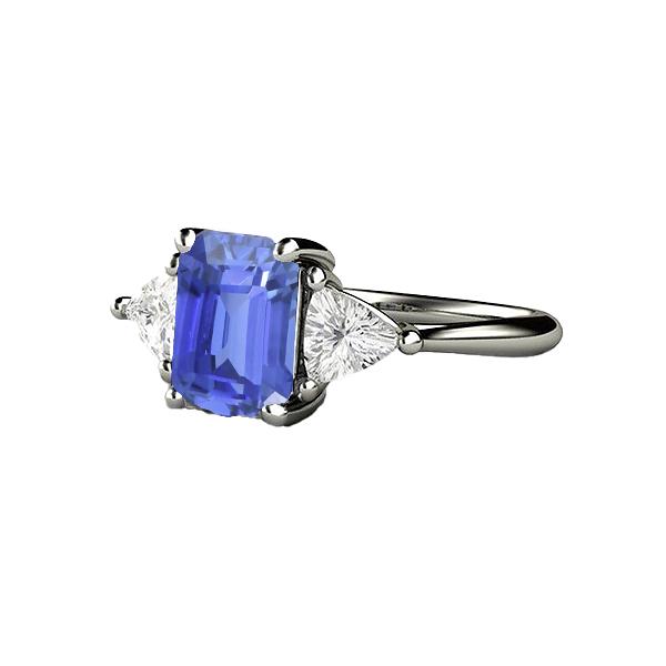 Drei-Steine-Ring aus blauem Saphir mit Smaragd und Trillion Diamanten 2.50 Karat - harrychadent.de