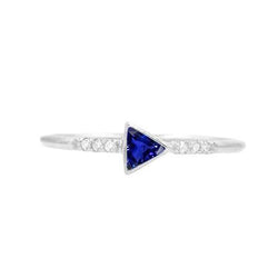 Kleiner runder Aus der Erde Abgebauter Natürlicher Diamantring Trillion Lünette Set Blauer Saphir 0,75 Karat