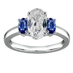 Ovaler Drei-Stein-Ring alter Bergmann Aus der Erde Abgebauter Natürlicher Diamant & Blaue Saphire 7 Karat