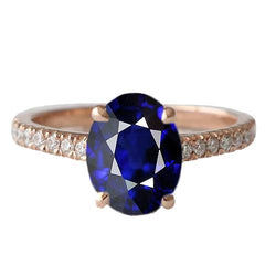 Ovaler Edelsteinring mit blauem Saphir und Pavé-Diamanten 3,50 Karat