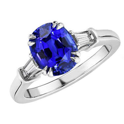 Ovaler blauer Saphirring mit drei Steinen und Baguette-Aus der Erde Abgebauter Natürlicher Diamant 3,25 Karat