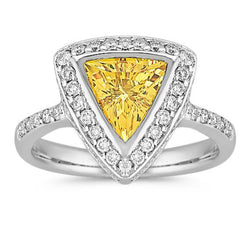 Ring mit 3 Kt. Trillion Schliff Gelber Saphir Und Runde Diamanten Weißgold