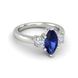 Ring mit Saphir und Aus der Erde Abgebauter Natürlicher Diamanten im Marquise-Schliff, 2.50 ct, Weißgold